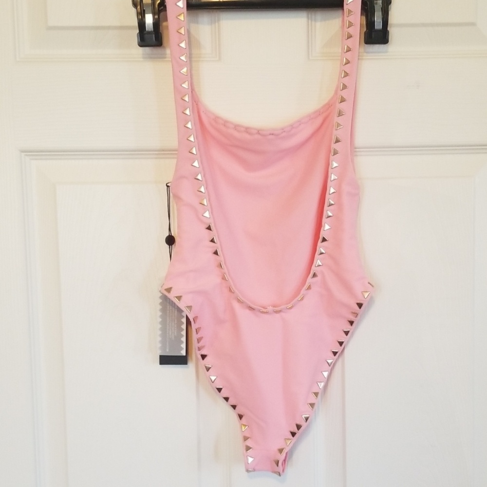 Woman's swimming suit - Picture 2 of 3